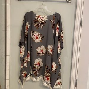 Gray Floral Print Kimono. Umgee Brand. Size Sm/Md. worn a couple of times. EUC.